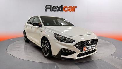Begagnad Hyundai i30 N Line 120 HK (88 kW) 2023 Vit Sedan