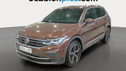 Usado VW Tiguan Life 150 CV (110 kW) 2021 Marrón SUV