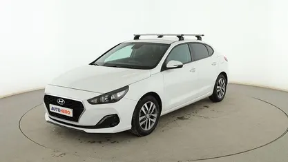 Usado Hyundai i30 120 CV (88 kW) 2021 Blanco Berlina