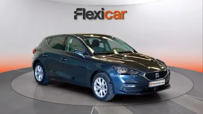 Usado Seat Leon Style 131 CV (96 kW) 2023 Gris Berlina