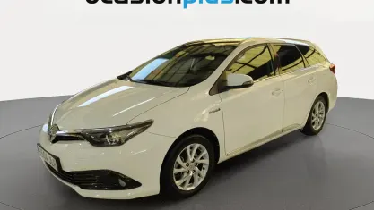 Usado Toyota Auris Active 136 CV (100 kW) 2016 Blanco Familiar