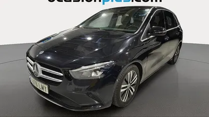 Usado Mercedes B180 116 CV (85 kW) 2021 Negro Monovolumen