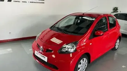 Occasion Toyota Aygo 68 ch (50 kW) 2006 Rouge Citadine