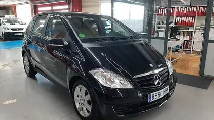 Usado Mercedes A160 Avantgarde 95 CV (69 kW) 2012 Negro Utilitario