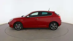 Rojo Usado 2014 Alfa Romeo Giulietta Distinctive Utilitario | 9799 € (Precio justo)