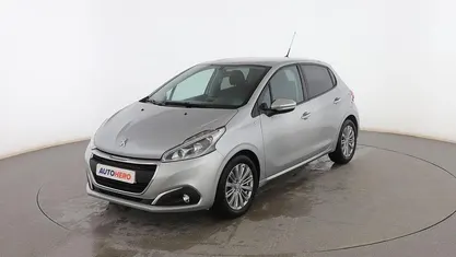Usado Peugeot 208 Style 100 CV (73 kW) 2017 Gris Utilitario