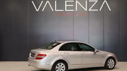 Usado Mercedes C180 Elegance 156 CV (114 kW) 2009 Gris Berlina