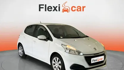 Usado Peugeot 208 Access 75 CV (55 kW) 2017 Blanco Utilitario