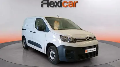 Usado Citroën Berlingo Feel 99 CV (72 kW) 2019 Blanco Monovolumen