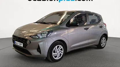 Usado Hyundai i10 67 CV (49 kW) 2022 Gris Utilitario