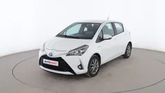 Blanco Usado 2018 Toyota Yaris Hybrid Active Utilitario | 13.799 € (Precio justo)