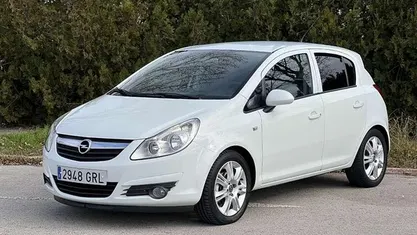 Blanco Usado 2009 Opel Corsa Essentia Utilitario | 4990 € (Precio justo)