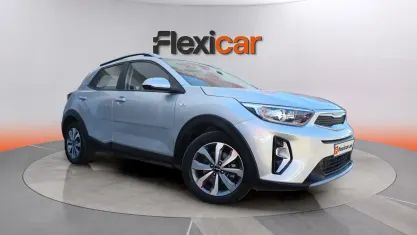 Usado Kia Stonic 101 HP (74 kW) 2022 Cinzento SUV