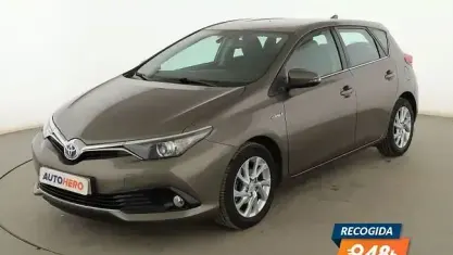 Usado Toyota Auris Hybrid Active 136 CV (100 kW) 2016 Marrón Berlina