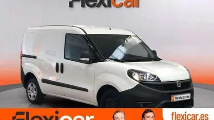 Usado Fiat Doblò 105 CV (77 kW) 2022 Blanco Monovolumen