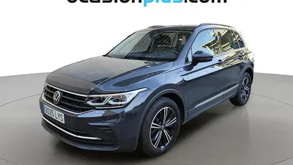 Usado VW Tiguan Life 150 CV (110 kW) 2022 Gris SUV