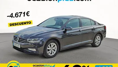 Usado VW Passat Business 120 CV (88 kW) 2019 Gris Berlina