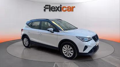 Usado Seat Arona Style 110 CV (80 kW) 2022 Blanco SUV