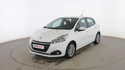 Usado 2018 Peugeot 208 Signature Sky Utilitario | 7399 € (Buen precio)