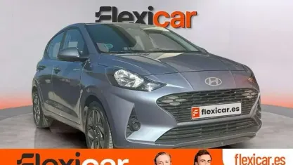 Usado Hyundai i10 67 CV (49 kW) 2024 Gris Utilitario