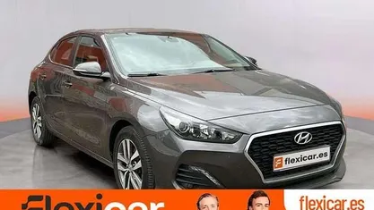 Usado Hyundai i30 120 CV (88 kW) 2018 Marrón Berlina