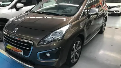 Usado Peugeot 3008 Allure 131 CV (96 kW) 2015 Gris Monovolumen