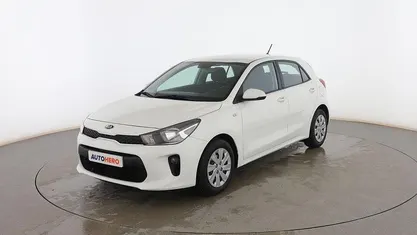 Blanco Usado 2017 Kia Rio Berlina | 9599 € (Precio justo)