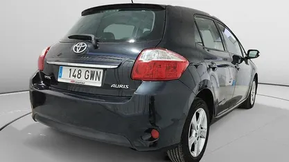 Usado Toyota Auris Active 126 CV (92 kW) 2010 Negro Utilitario