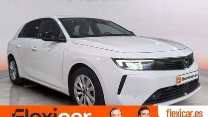 Używany Opel Astra Edition 131 KM (96 kW) 2022 Biały Hatchback