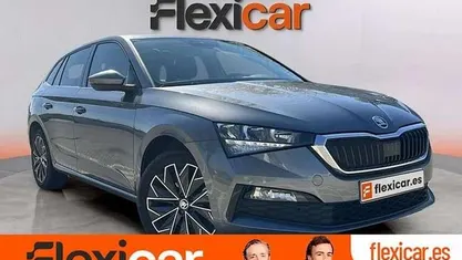 Usado Skoda Scala Ambition 110 CV (80 kW) 2022 Gris Utilitario