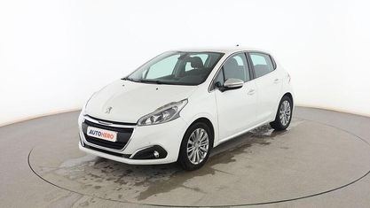 Usado Peugeot 208 Allure 82 CV (60 kW) 2017 Blanco Utilitario