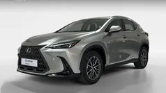 Gris / plata Usado 2025 Lexus NX450h+ SUV | 57.881 € (Precio justo)
