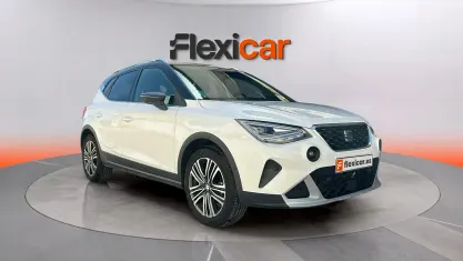 Usado Seat Arona Style Plus 110 CV (80 kW) 2022 Blanco SUV