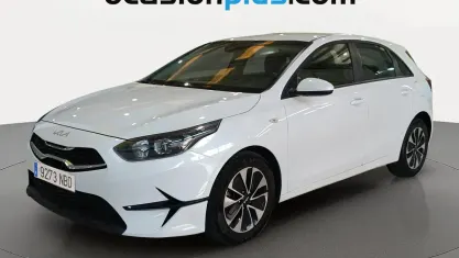 Usado Kia Ceed 101 CV (74 kW) 2025 Blanco Utilitario