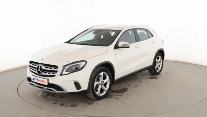 Usado Mercedes GLA180 Urban 122 CV (89 kW) 2017 Blanco SUV