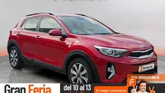 Rojo Usado 2023 Kia Stonic SUV | 14.890 € (Buen precio)