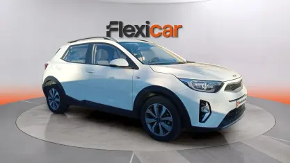Usado Kia Stonic 84 CV (61 kW) 2023 Blanco SUV