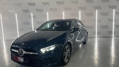 Usado Mercedes A180 116 CV (85 kW) 2020 Azul Berlina