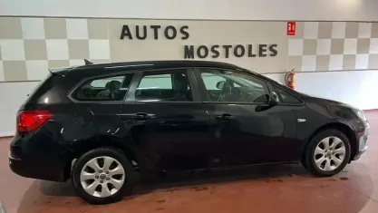 Usado Opel Astra Excellence 110 CV (80 kW) 2015 Negro Familiar