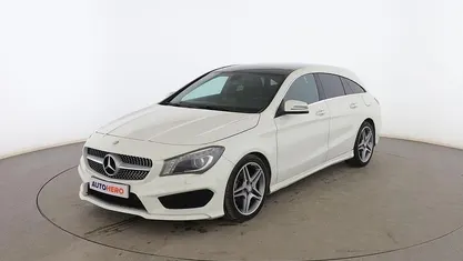 Usado Mercedes CLA200 AMG line 135 CV (99 kW) 2016 Blanco Familiar