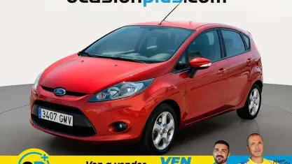 Usado Ford Fiesta Trend 82 CV (60 kW) 2009 Rojo Utilitario