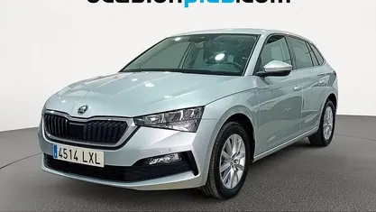 Usado Skoda Scala 150 CV (110 kW) 2022 Gris plata Utilitario