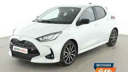 Käytetty Toyota Yaris Hybrid Sport 131 HP (96 kW) 2025 Sedan