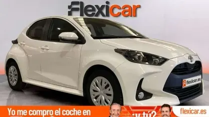 Usado Toyota Yaris Comfort 75 CV (55 kW) 2023 Blanco Utilitario