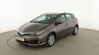 Usado Toyota Auris Hybrid Active 136 CV (100 kW) 2016 Marrón Berlina