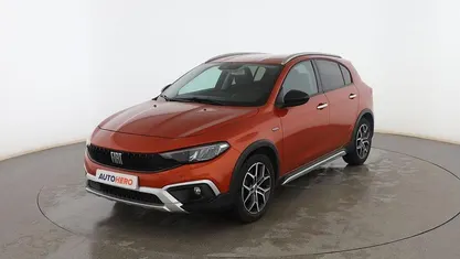 Usado Fiat Tipo Cross 101 CV (74 kW) 2021 Naranja Berlina