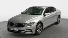 Gris plata Usado 2022 VW Passat Executive Berlina | 21.355 € (Precio justo)