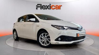 Käytetty Toyota Auris Hybrid Active 136 HP (100 kW) 2016 Valkoinen Viistoperä