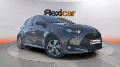 Usado Toyota Yaris Hybrid Active 116 CV (85 kW) 2025 Marrón Berlina