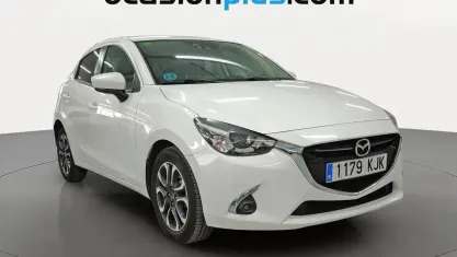 Usado Mazda 2 Luxury 105 CV (77 kW) 2018 Blanco Utilitario